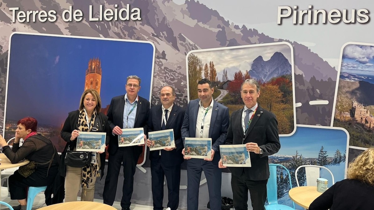 Representants del Patronat de Turisme de Lleida recollint la certificació, aquest dimecres a Madrid
