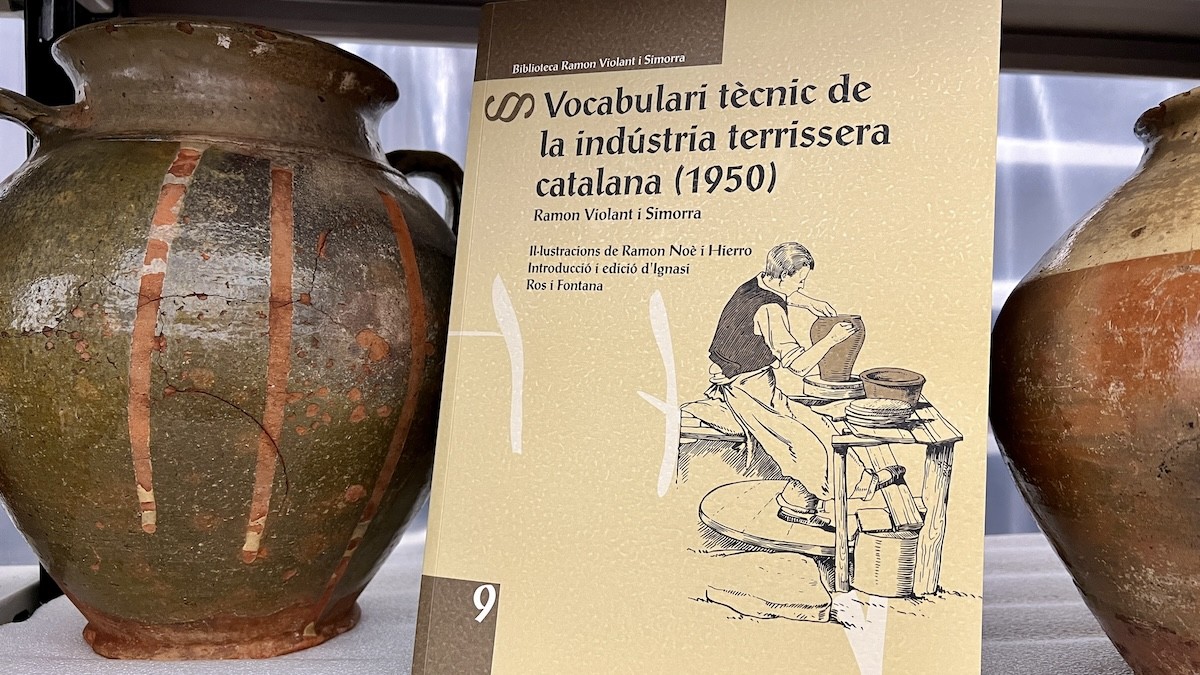 L'obra va ser redactada l'any 1950 i guardonada per l'Institut d'Estudis Catalans (IEC)