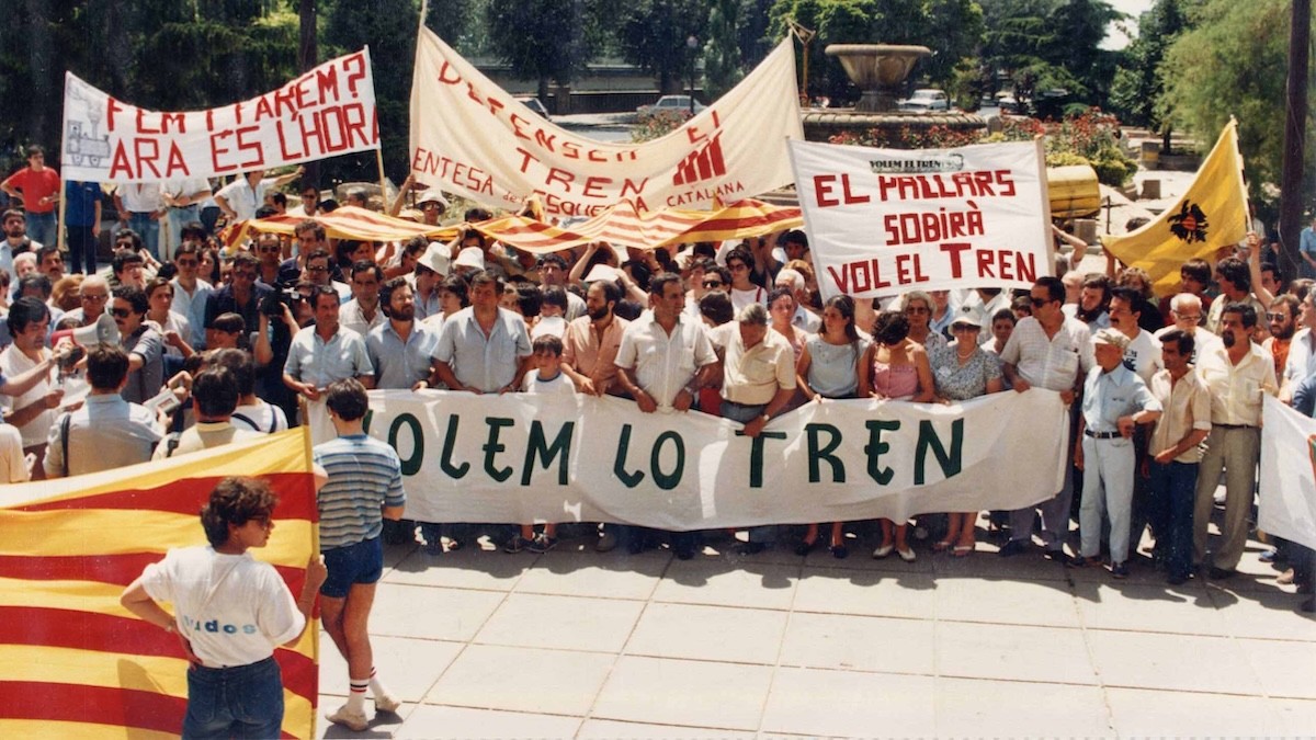 Manifestació a favor del tren de la Pobla a Lleida, l'any 1984
