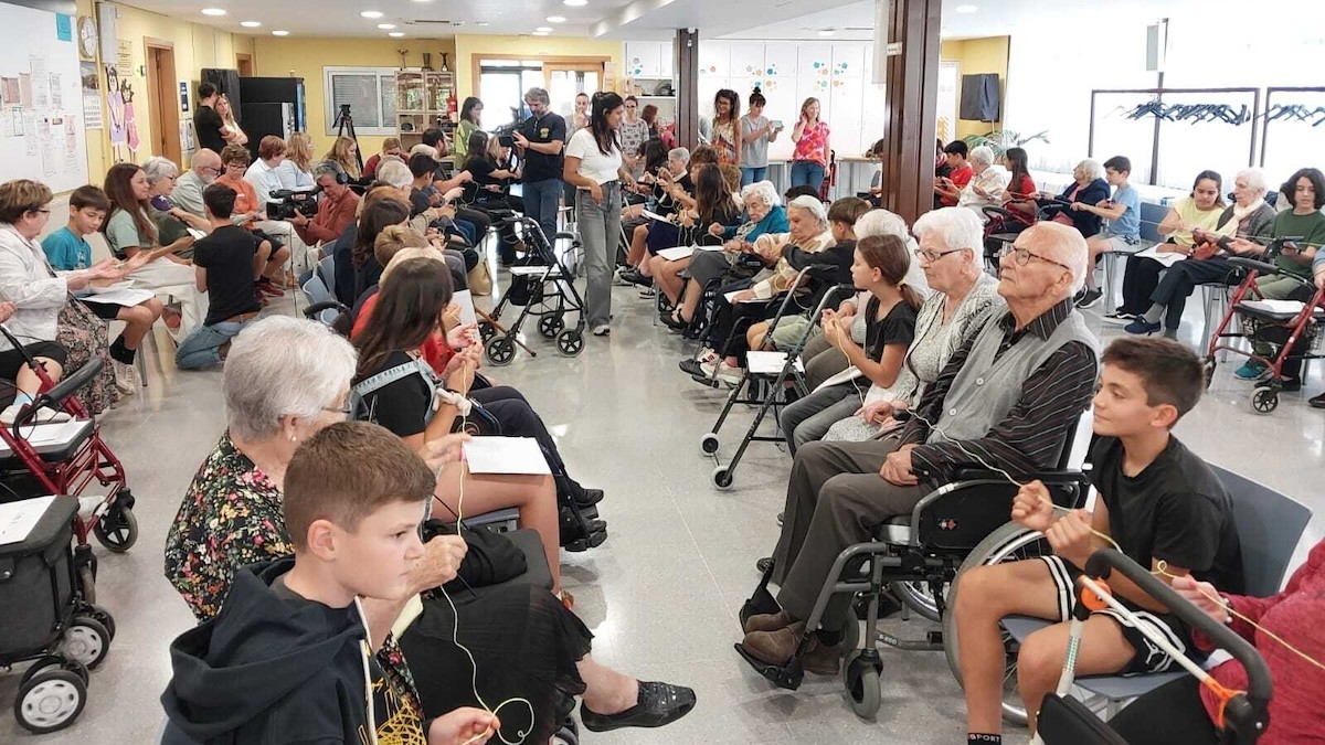 Les diferents parelles formades per un alumne i una persona gran han estat escrivint-se cartes mútuament