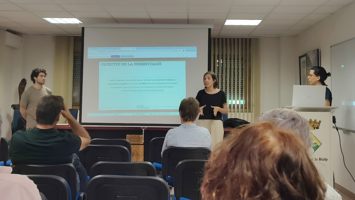 La xerrada d'aquest dilluns sobre el projecte va atraure una quinzena de persones