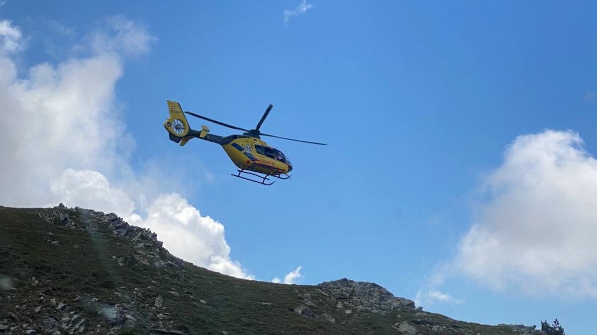 Imatge d'arxiu d'un helicòpter dels Bombers en un servei de rescat