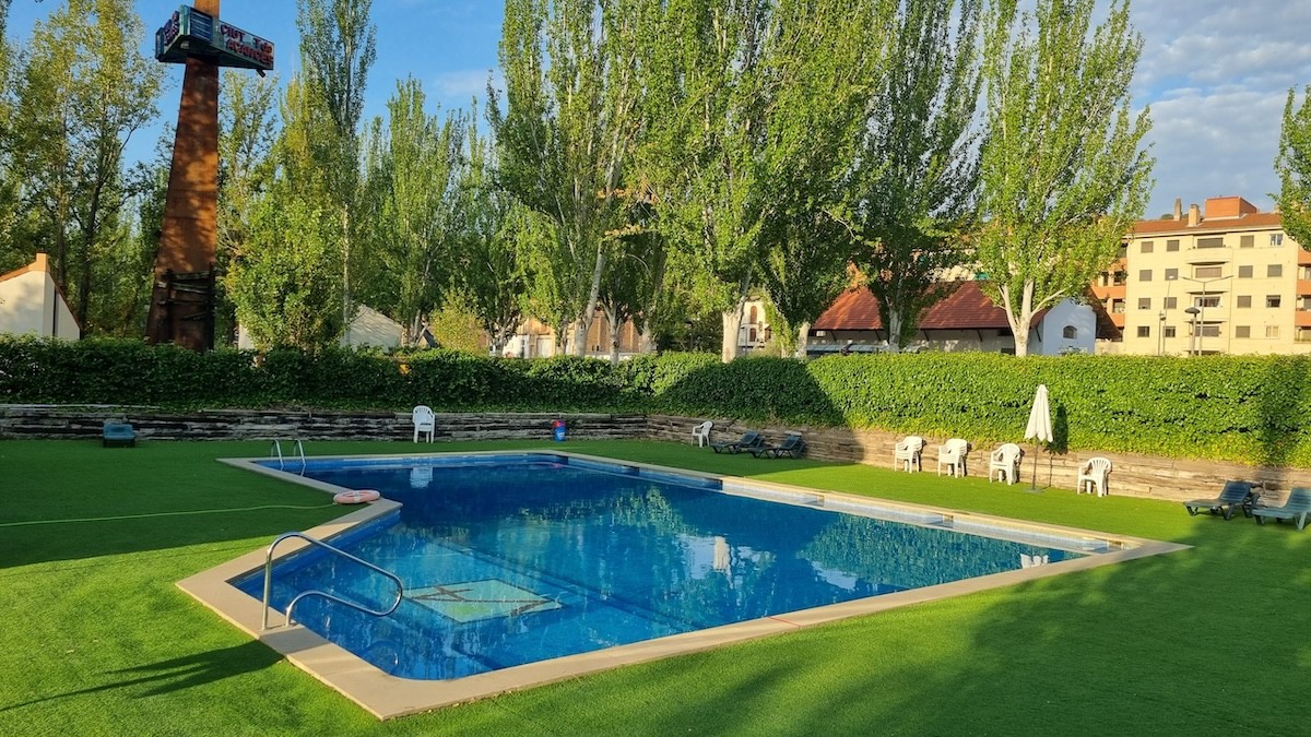 La piscina de l'Àrea Vacacional de la Pobla de Segur