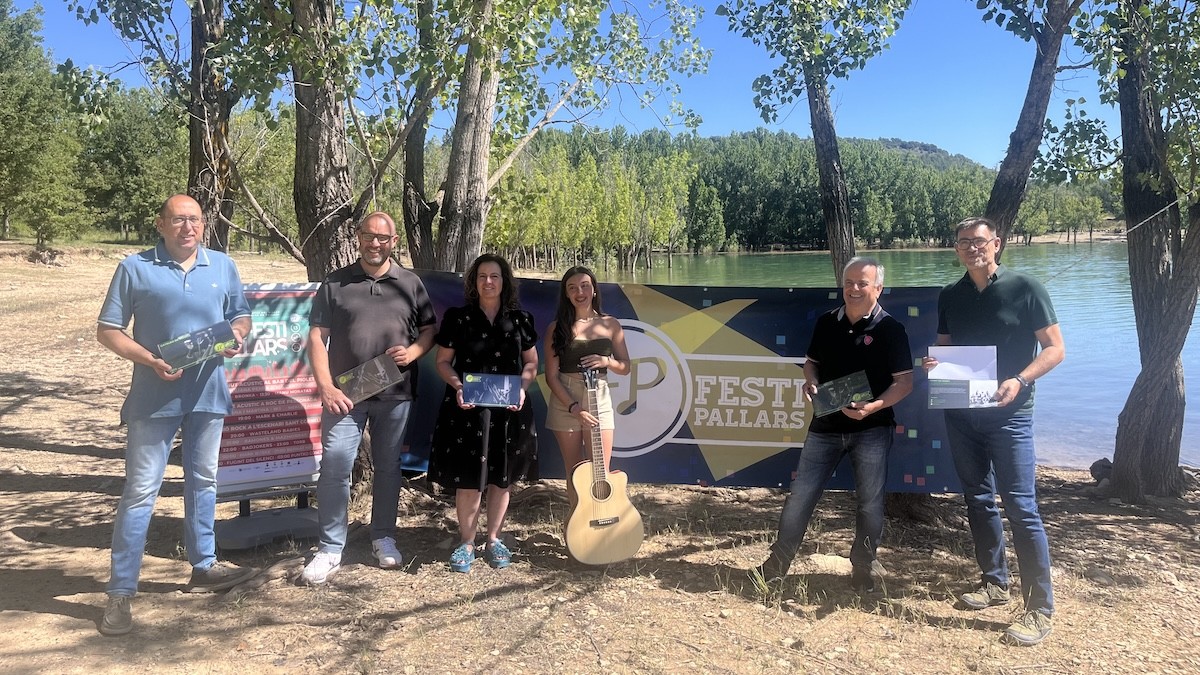 La presentació del festival pallarès ha tingut lloc aquest dijous a la platja del Piolet de Salàs
