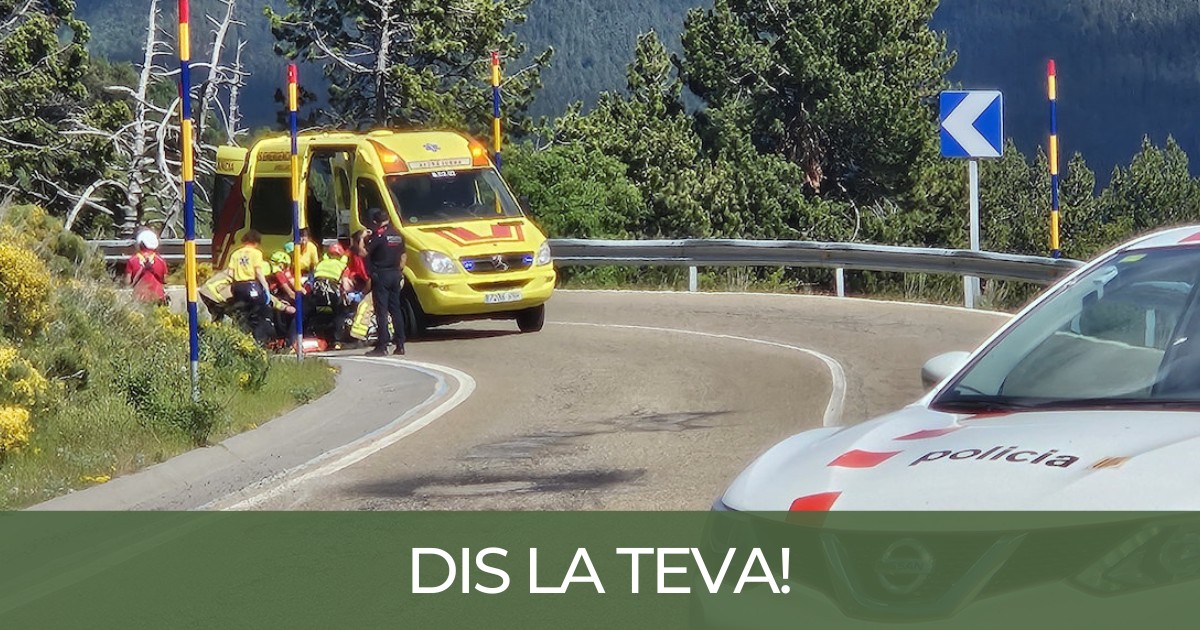 Els serveis d'emergències treballant en l'accident