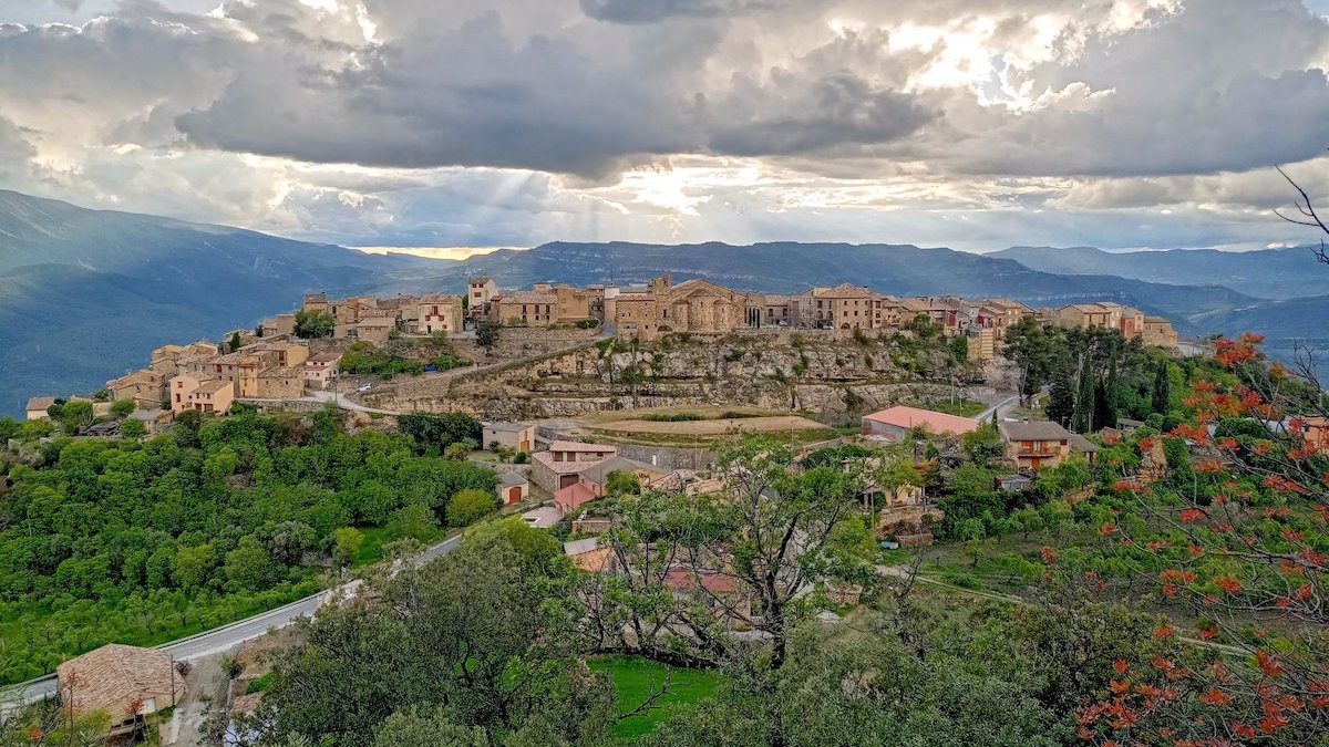 Vistes del poble de Llimiana en imatge d'arxiu