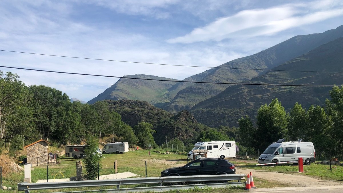 El Prat del Salt Camper Park, situat a l'entrada de València d'Àneu