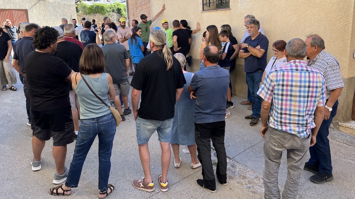 Els ramaders concentrats aquest dimarts al poble d'Hortoneda, a Conca de Dal