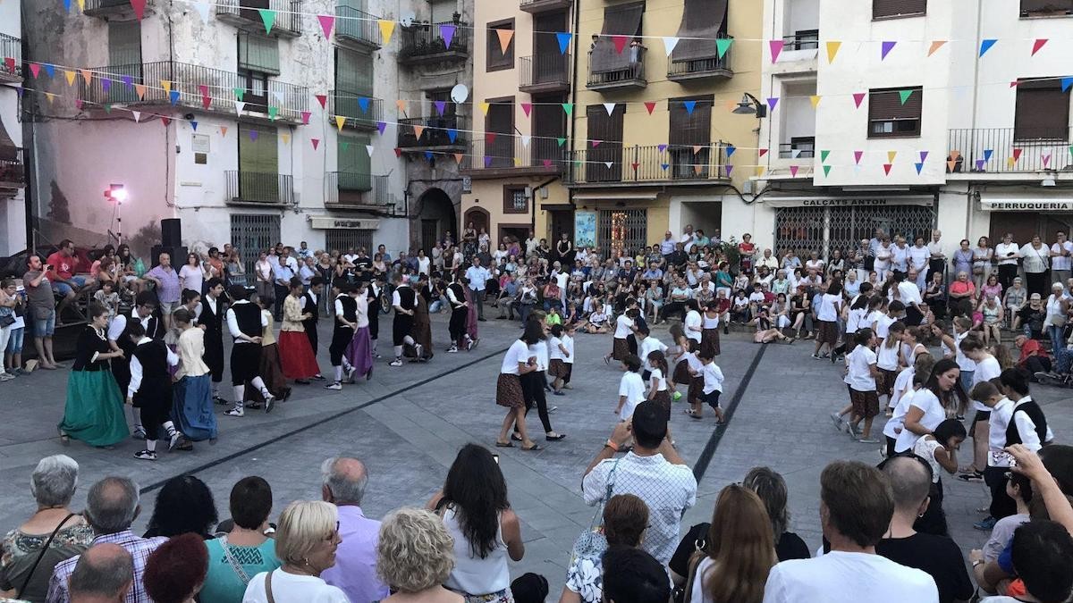 Exhibició dels Balls Tradicionals de Rigodons durant la Festa Major de Sort
