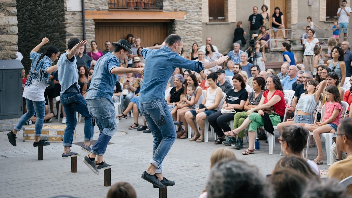 L'espectacle «Topa»  de Kukai Dantza & Brodas Bros