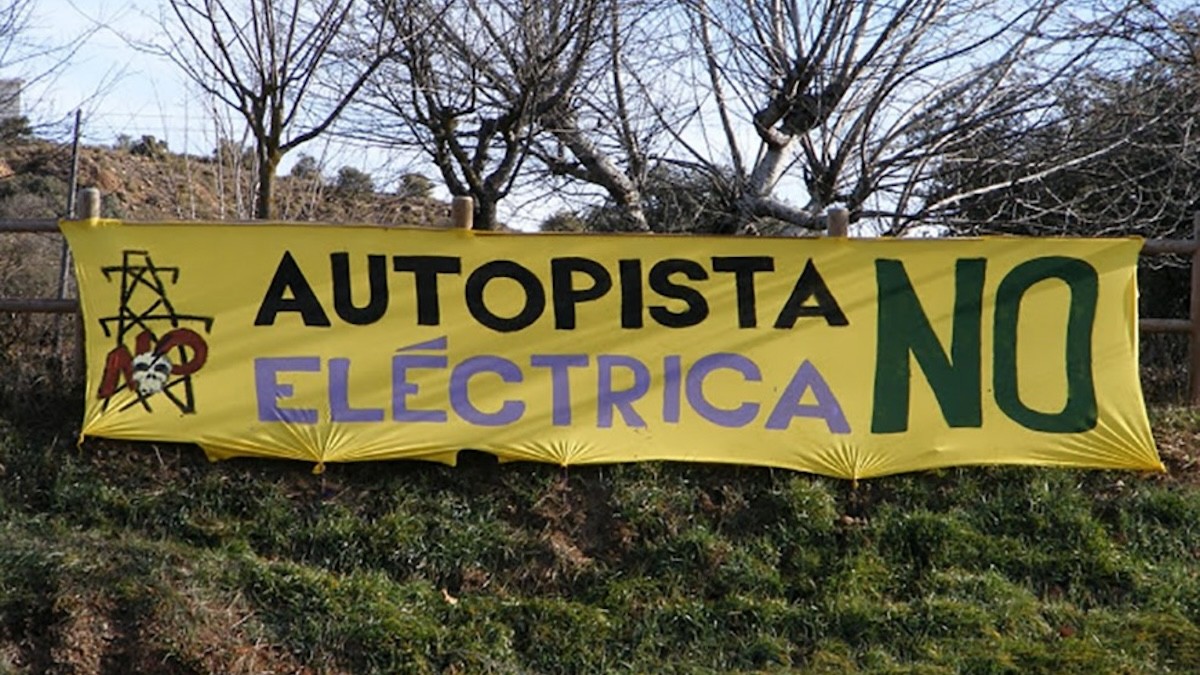 Pancarta contra la MAT del Pallars en una imatge d'arxiu