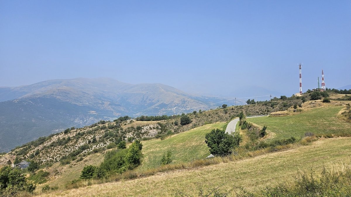 Cel enterbolit al Pallars Sobirà per l'arribada de fum del Canadà