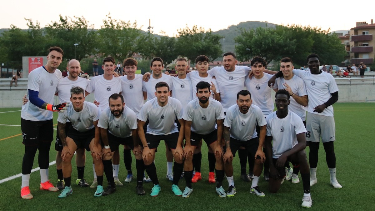 El CF Tremp abans de l'amistós d'aquest dimecres contra el Pobla