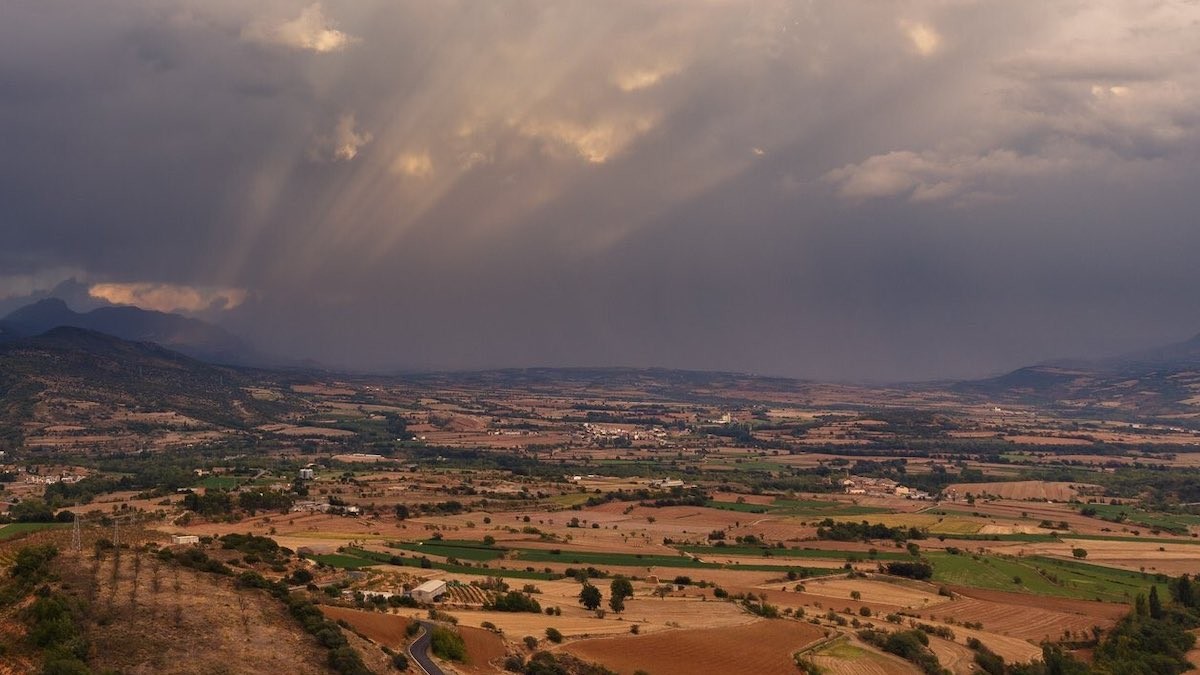 Cortines de pluja a la Conca de Tremp, en imatge d'arxiu