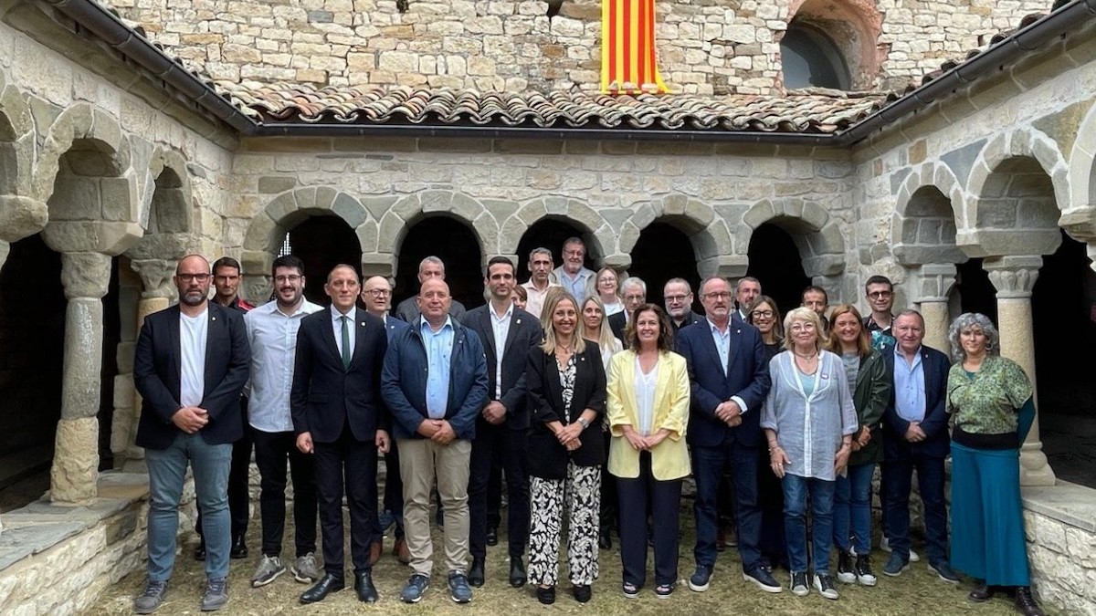 Les autoritats polítiques del Pallars i del Pirineu al claustre de la col·legiata de Mur