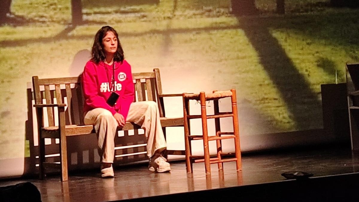 Andrea Rodríguez sobre l'escenari de La Lira