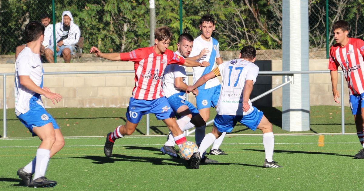 Un doblet de Xavi Castells va encarrilar la victòria poblatana