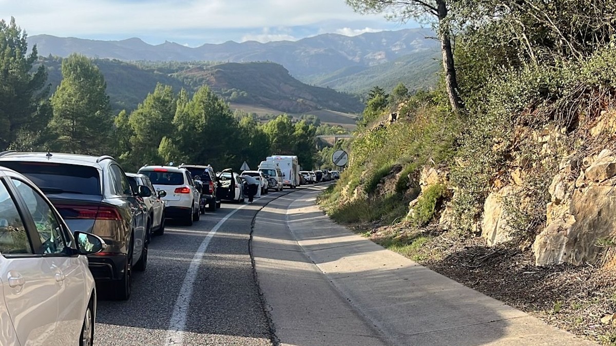 El sinistre va obligar a tallar la carretera en tots dos sentits