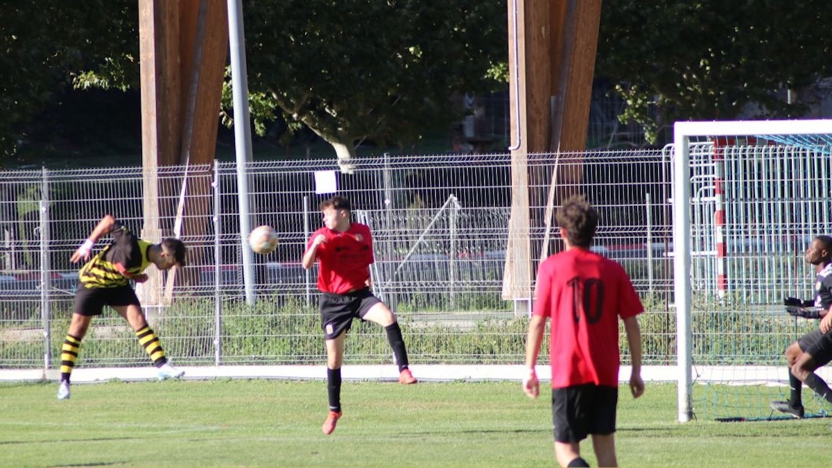 El partit es va haver de suspendre a l'inici de la segona meitat per manca de jugadors de l'equip rival
