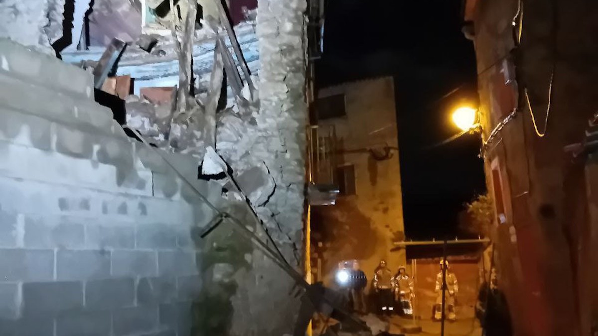 Imatge de la façana de l'immoble esfondrada