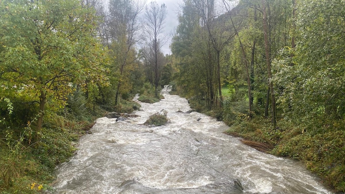 Un riu de Vall Fosca baixant ple gràcies a les últimes pluges