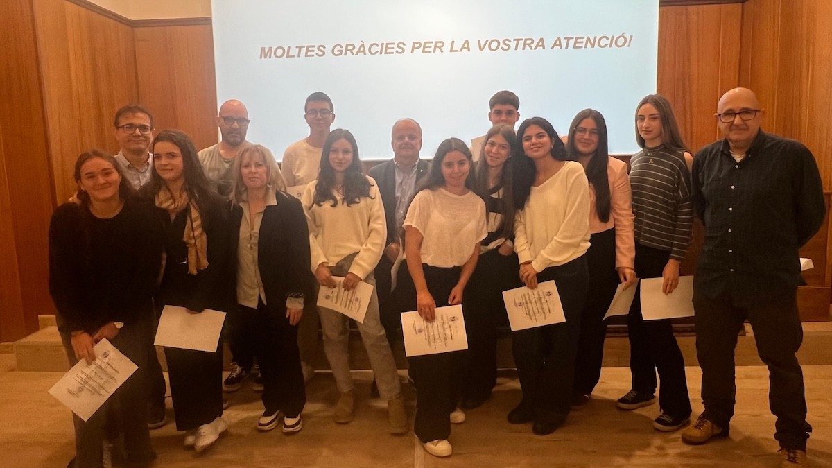 Els alumnes poblatans després de les presentacions