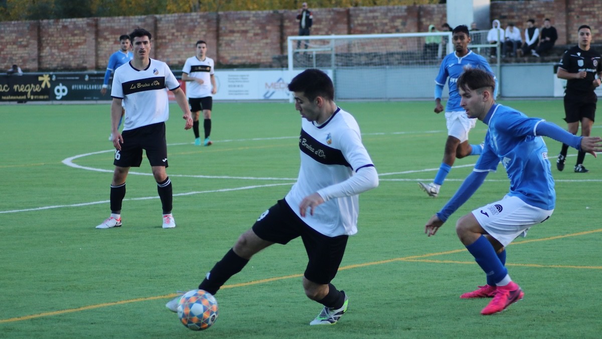 Un penyal dubtós en contra i un altre no assenyalat a l'àrea rival van marcar el final del matx