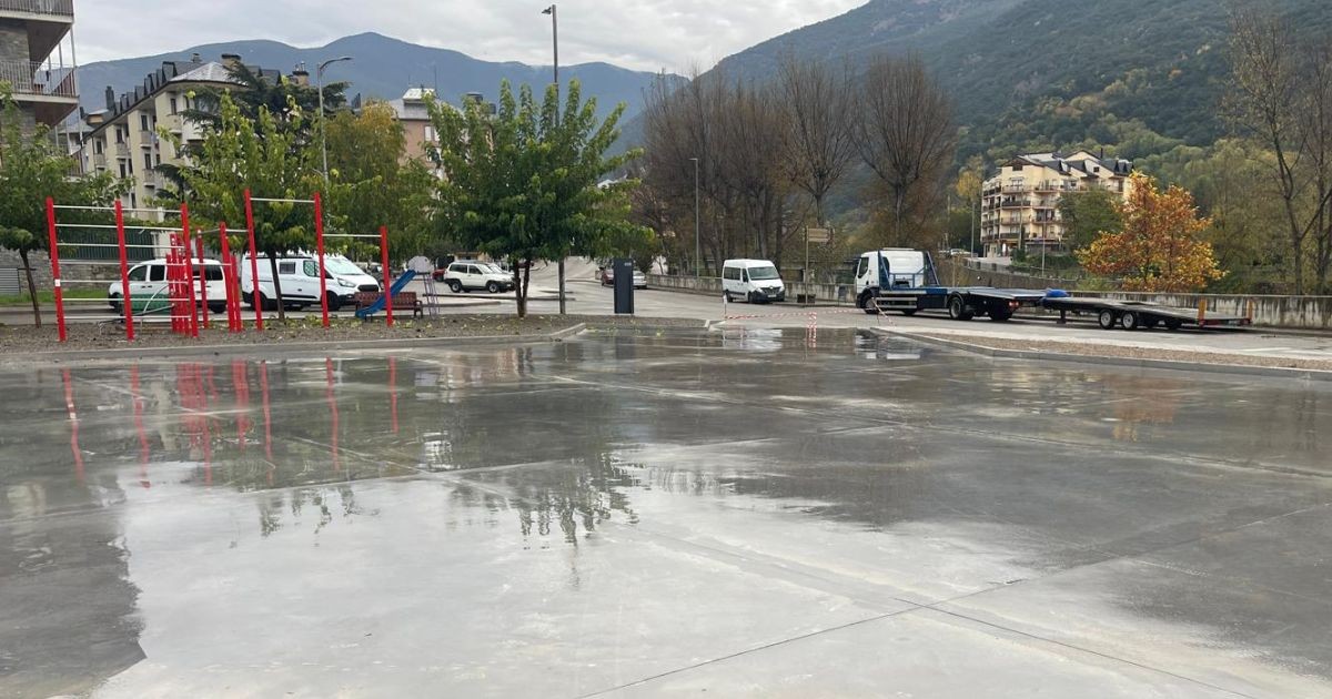 Durant els propers dies es faran els treballs de marcatge de les places de pàrquing i les entrades a la zona