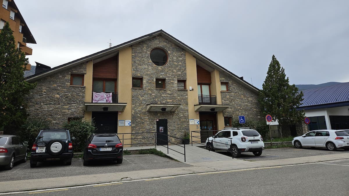 Exterior del CAP de Sort