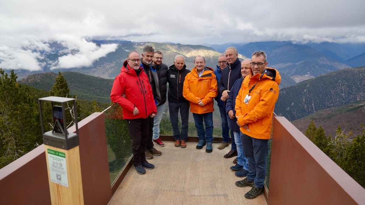 El mirador ofereix unes vistes espectaculars de 180 graus mirant cap al nord