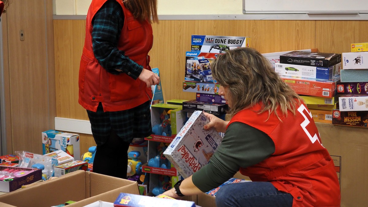 Imatge d'arxiu d'una recollida de joguines solidària de la Creu Roja