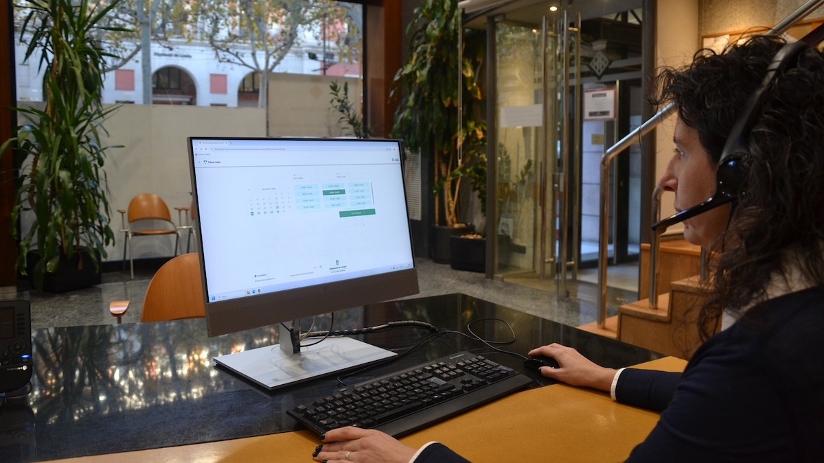 Per utilitzar el servei de videoatenció caldrà tramitar cita prèvia