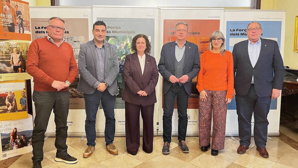 La delegada del Govern amb el president de la Diputació i altres càrrecs, aquest dimecres a Lleida