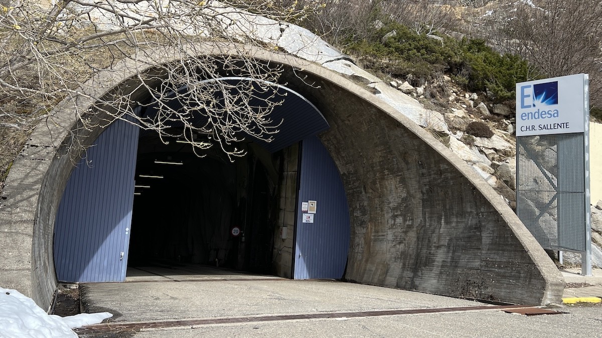 Entrada a la central de Sallente