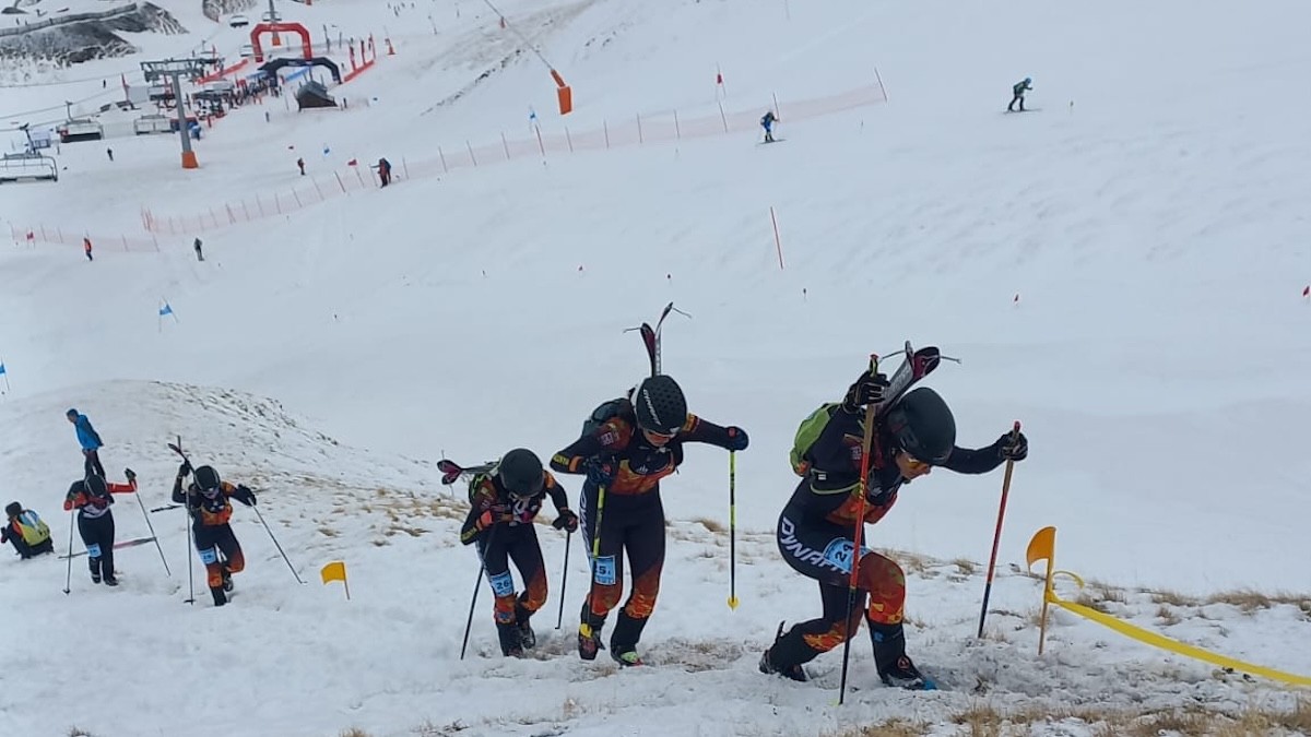 Aina Garreta, a la dreta, durant la prova a l'estació d'Arinsal