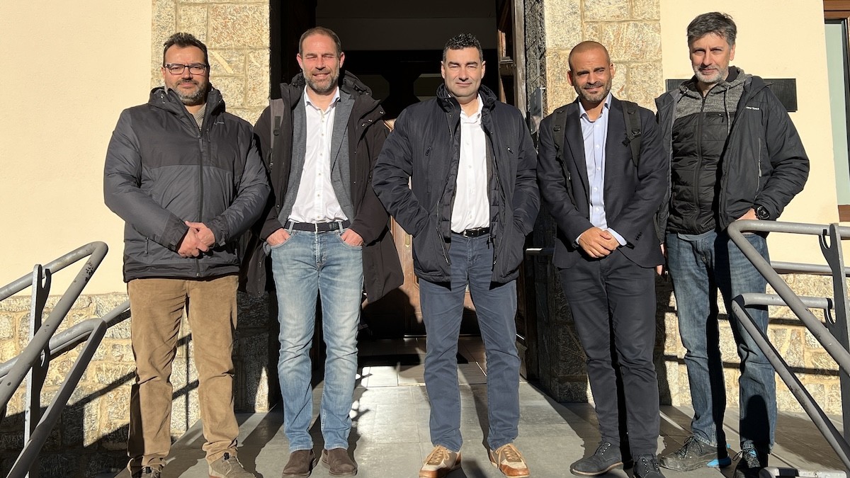 El vicepresident de la Diputació, Agustí Jiménez (al centre), aquest divendres a Sort