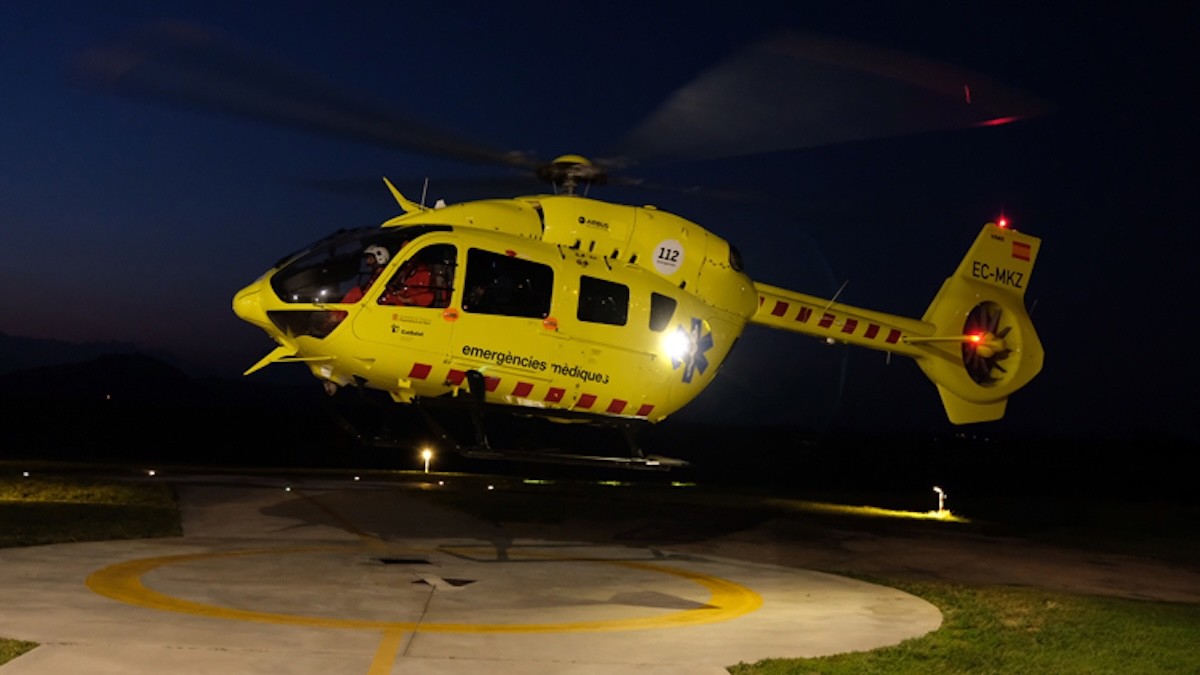 Un helicòpter medicalitzat en una imatge d'arxiu