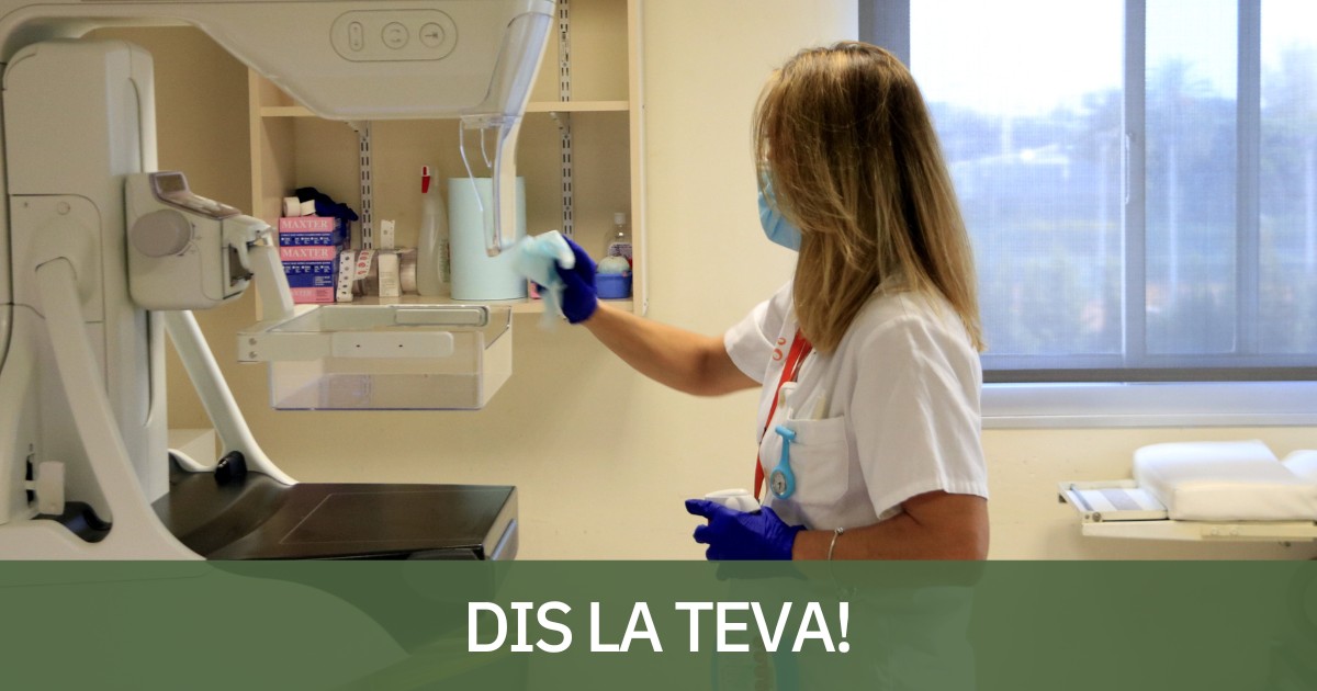 Una professional sanitària en un centre hospitalari