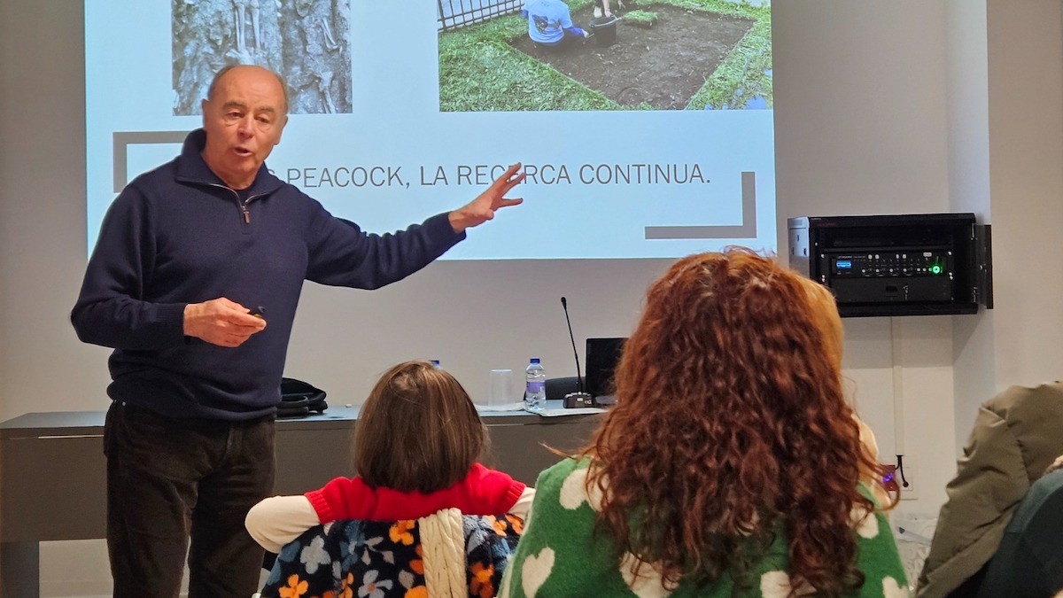 Claude Benet, durant la seva xerrada a la Biblioteca de Sort