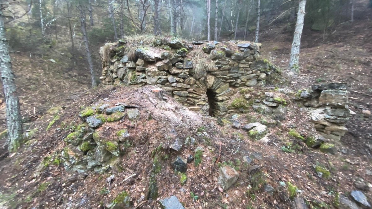 Exterior del forn de calç d'Artigas