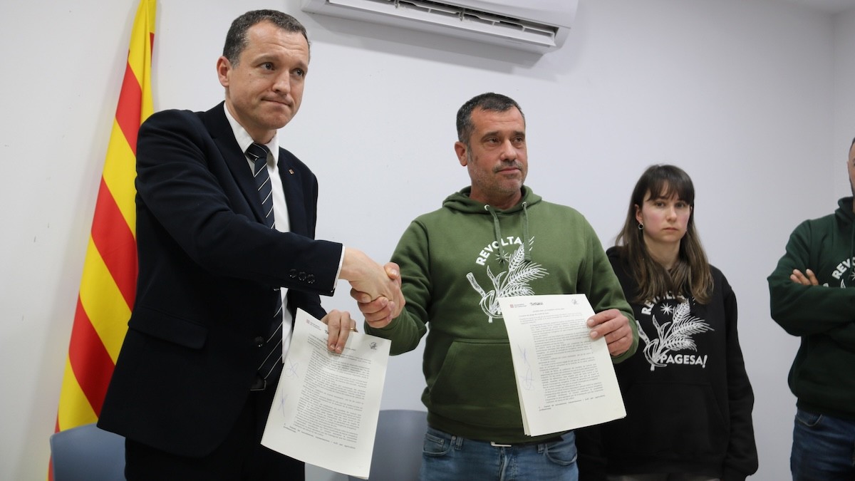 El conseller Òscar Ordeig i el president del Gremi de la Pagesia Catalana, Joan Regolf