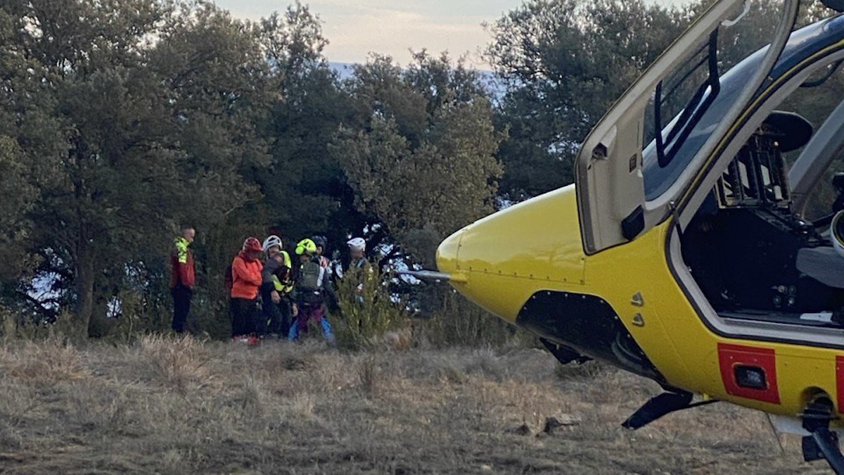 Imatge del rescat del ciclista accidentat