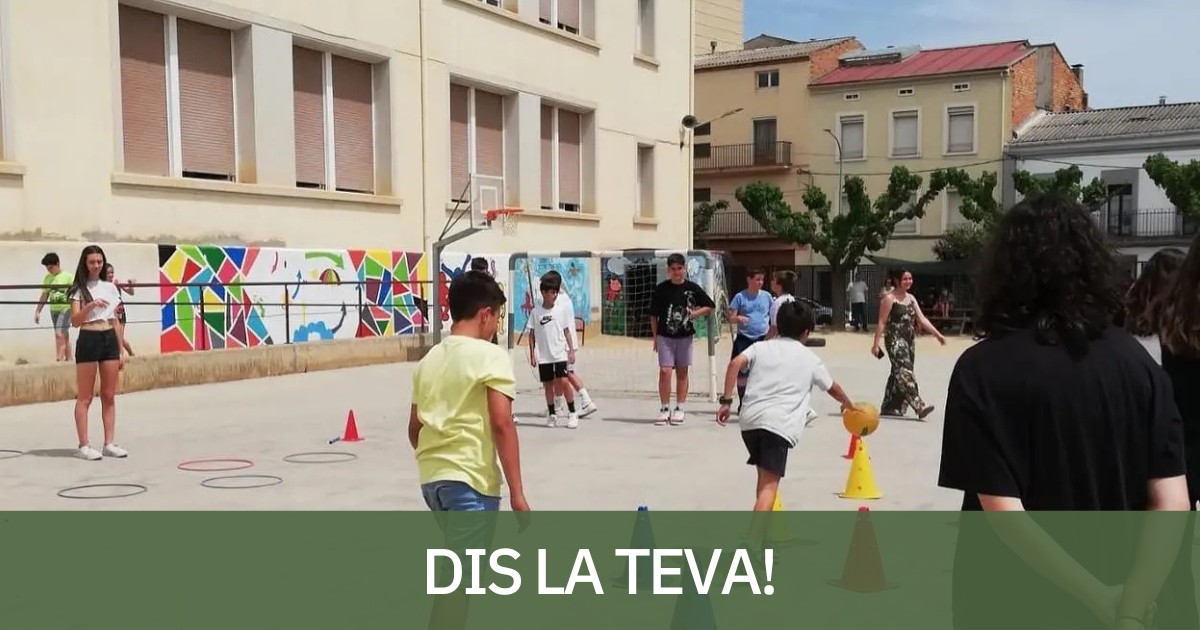 Alumnes de l'Escola Valldeflors al pati