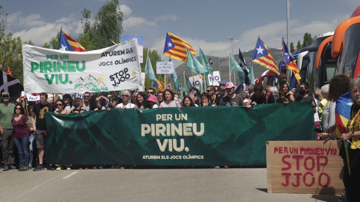 Manifestació contra els Jocs Olímpics d'Hivern a Puigcerdà el maig de 2022