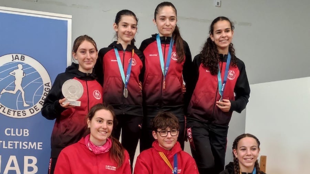 Els atletes del CAPS dalt del podi