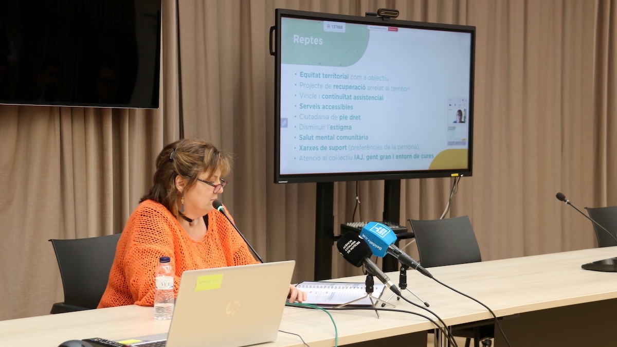 L'activista de salut mental, Alba Muntadas, durant la presentació de l'estudi