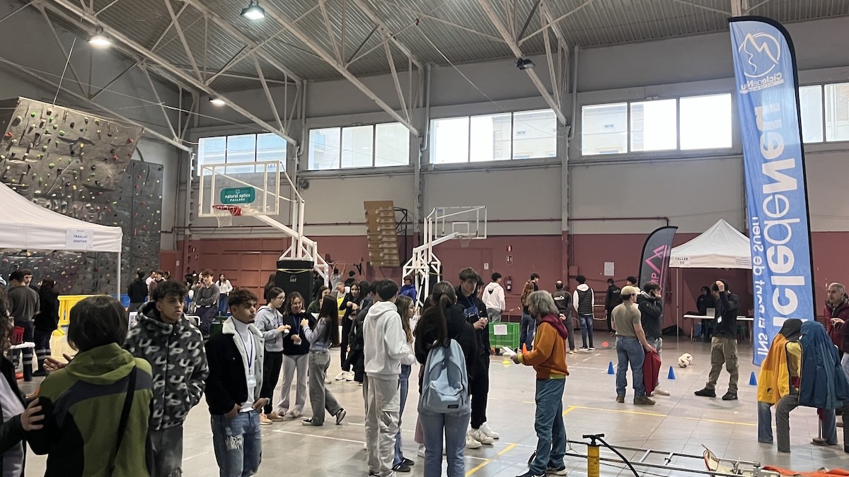 A pavelló del Casal s'han realitzat 11 tallers pràctics escollits prèviament pels alumnes en funció dels seus interessos