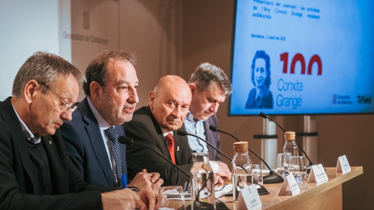 El conseller Ramon Espadaler, l'alcalde de Torre de Capdella i l'historiador Josep Calvet