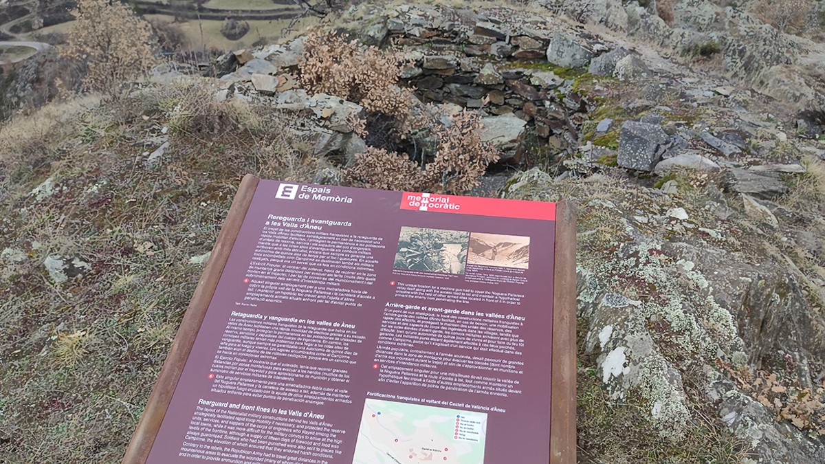 Un dels plafons informatius instal·lats al Tossal del Castell
