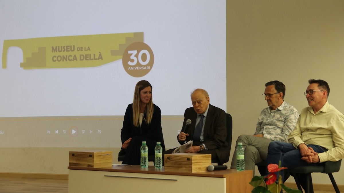 Jeannine Abella, Jordi Pujol, Agustí Graell i Àngel Galobart durant l'acte